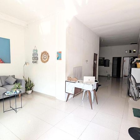 Homey Guesthouse Kertajaya สุราบายา ภายนอก รูปภาพ